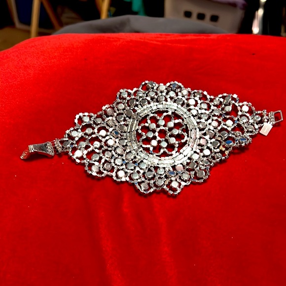 ⭐️ HOST PICK ⭐️ MARGARET ROWE one of a kind wrist wrap - Picture 4 of 5